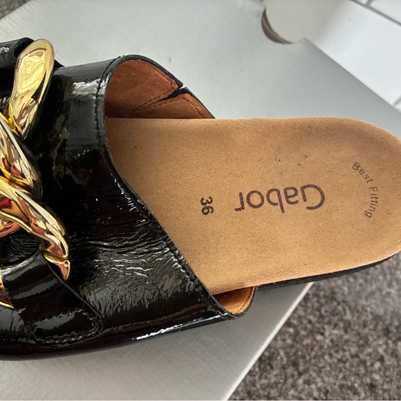 Gabor Black Patent Sandals with Gold Chain - Picture 5 of 6